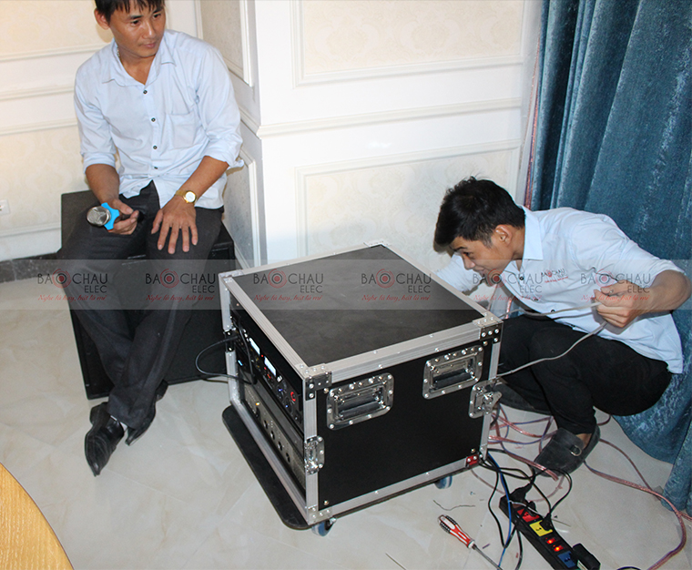 Tu thiet bi am thanh 8U dang duoc lap dat - pic 1 Tu thiet bi am thanh 8U dang duoc lap dat - pic 1